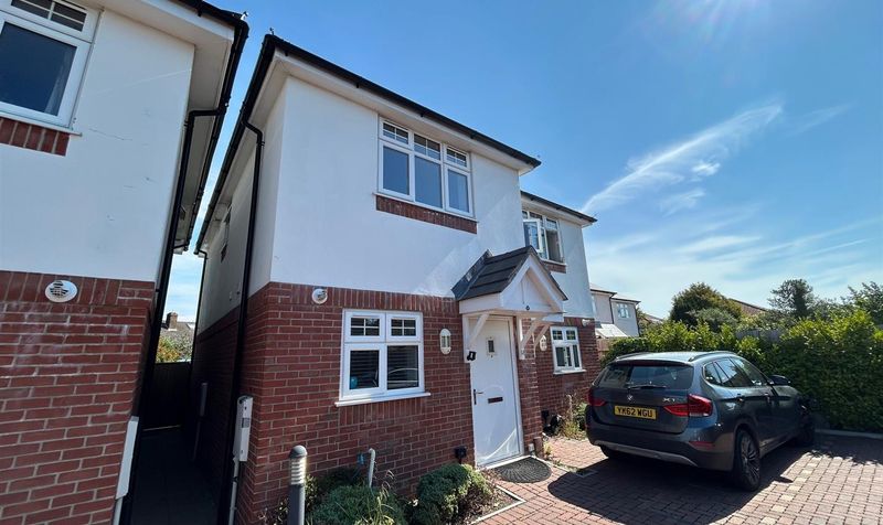 TWO bedroom House Located in Catherine Close, Poole, BH12 - To Let