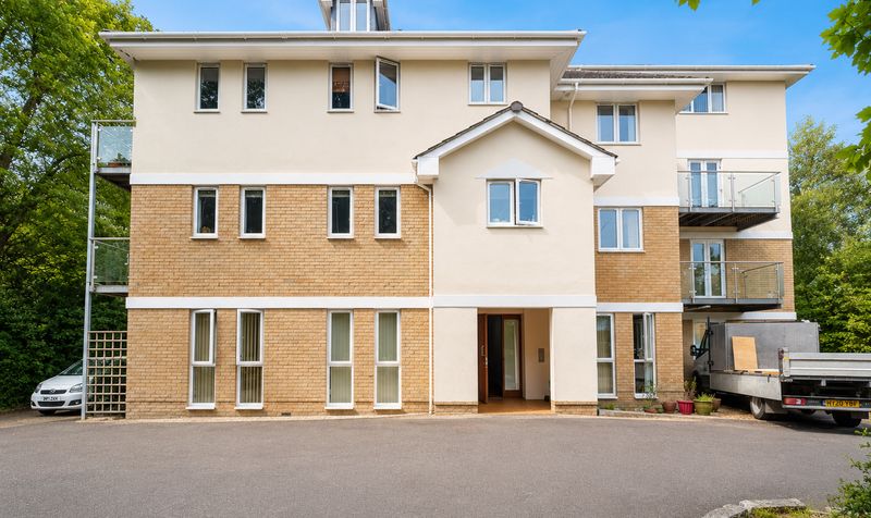 TWO bedroom Flat Located in North Road, Emeralds, BH14 - For Sale