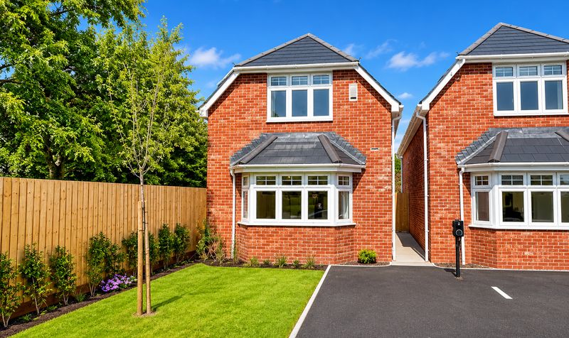 TWO bedroom House Located in Cynthia Road, Poole, BH12 - For Sale