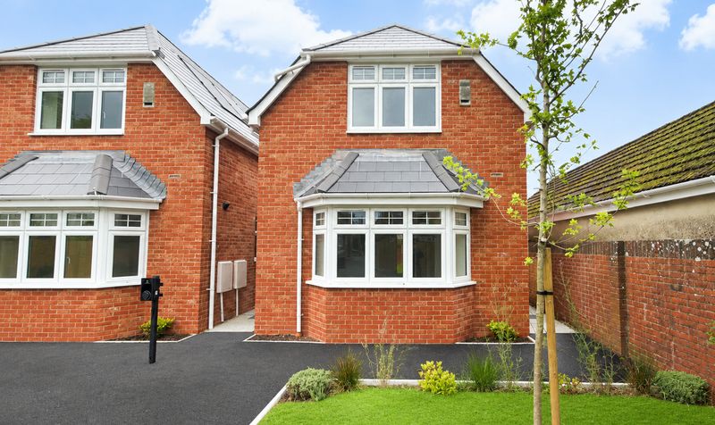 TWO bedroom House Located in Cynthia Road, Poole, BH12 - For Sale